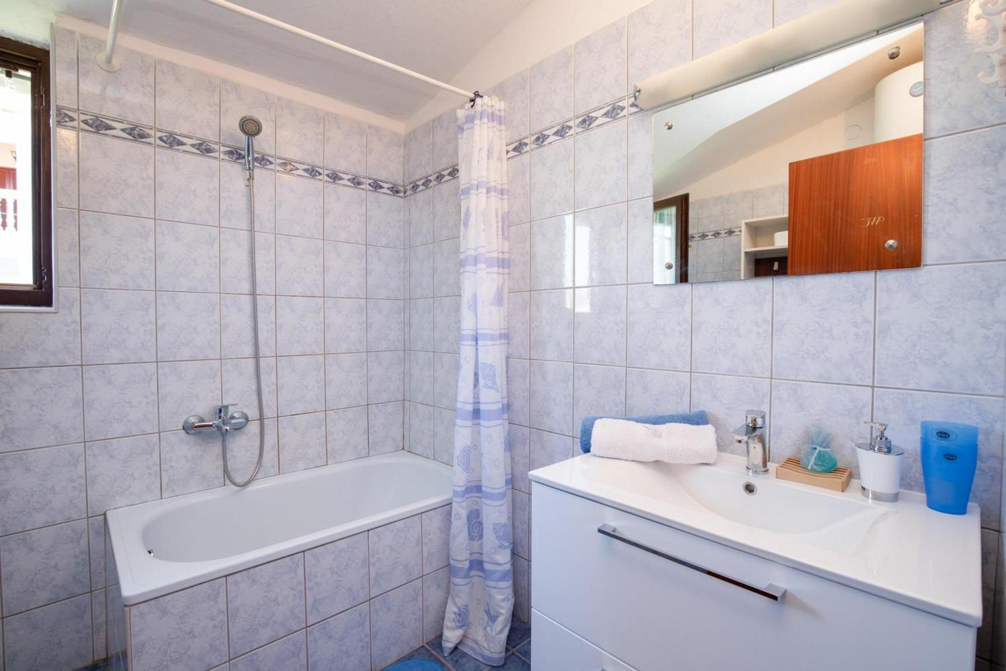 Apartments Brankica Island - Happy Rentals ヴァンタシチ エクステリア 写真