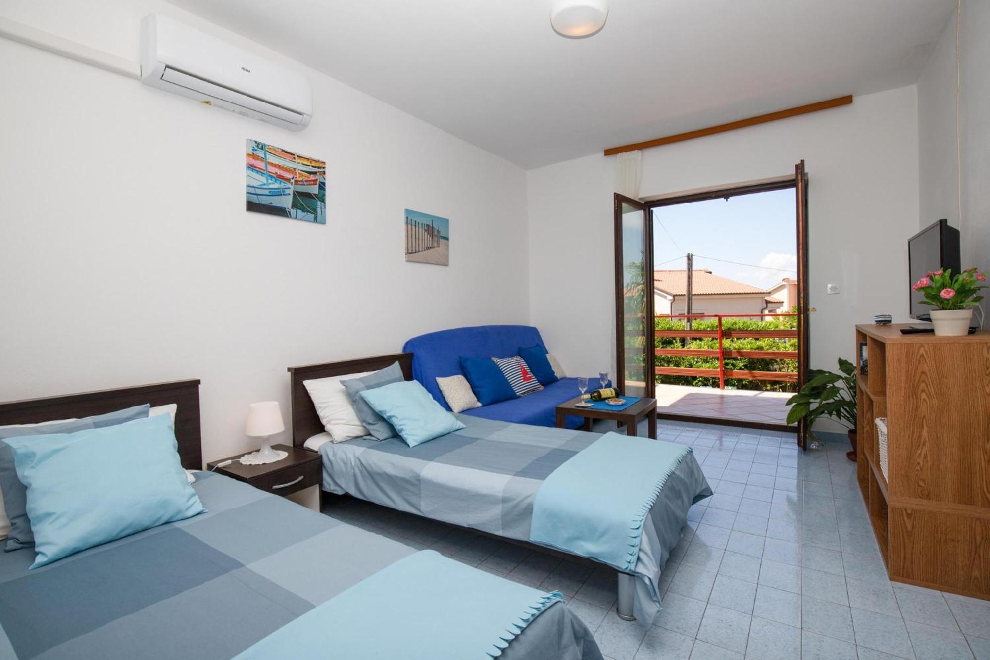 Apartments Brankica Island - Happy Rentals ヴァンタシチ エクステリア 写真